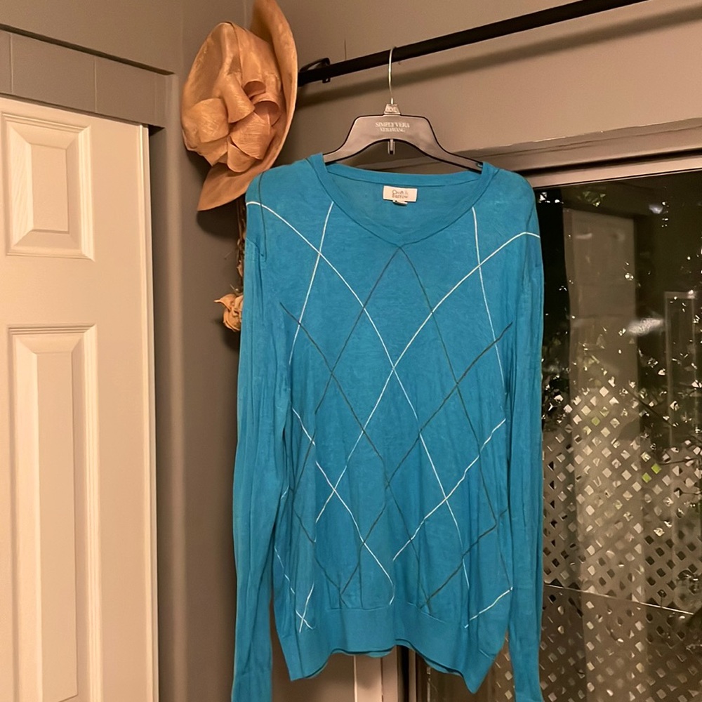 XL Men’s Croft & Barrow light blue sweater with patterned diamonds